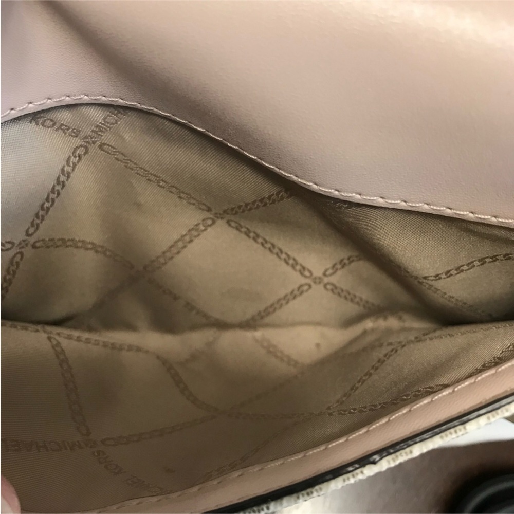 Michael Kors Cream and Tan Crossbody Bag with Gold Hardware - Picture 6 of 9
